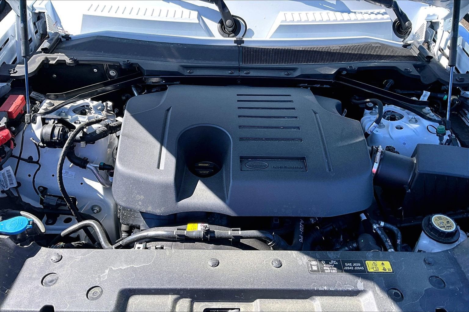 2025 Land Rover Defender X-Dynamic SE