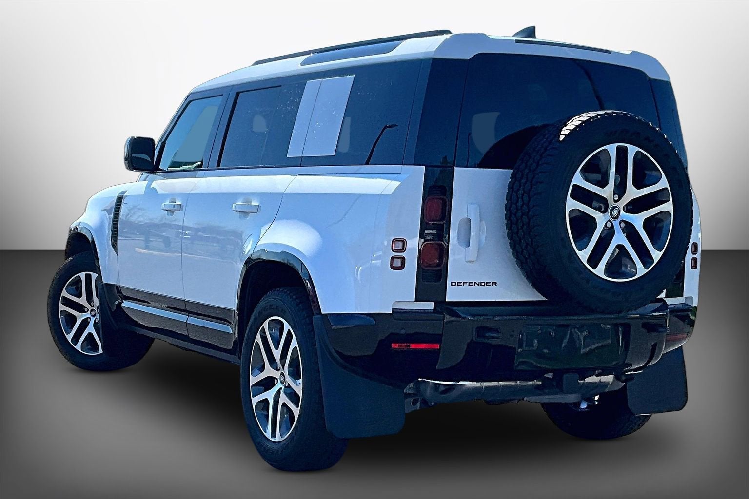 2025 Land Rover Defender X-Dynamic SE