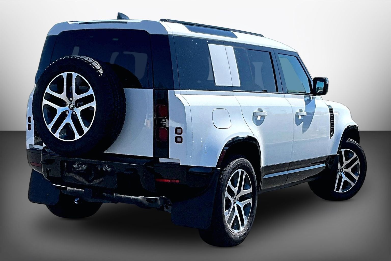 2025 Land Rover Defender X-Dynamic SE