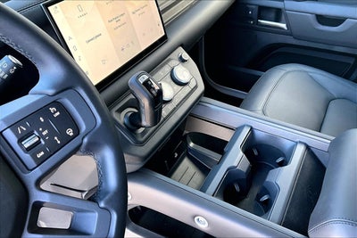 2025 Land Rover Defender X-Dynamic SE