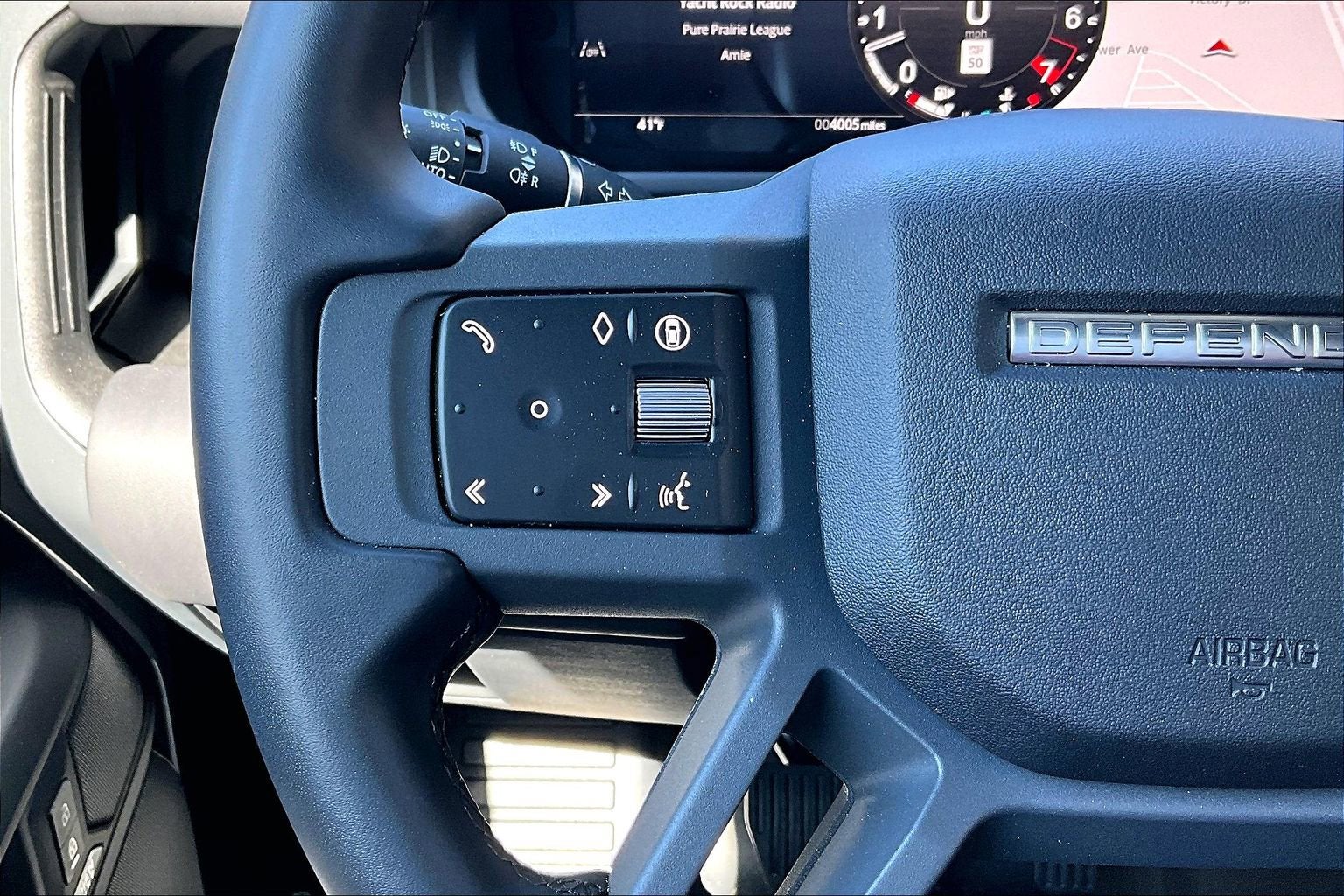 2025 Land Rover Defender X-Dynamic SE