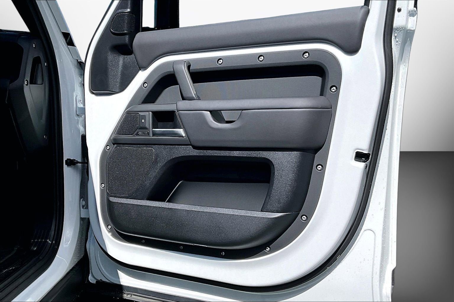 2025 Land Rover Defender X-Dynamic SE