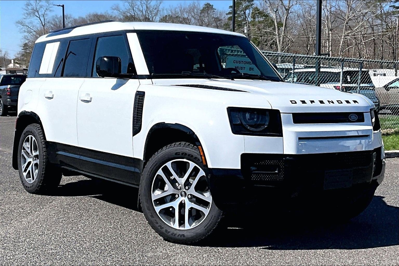 2025 Land Rover Defender X-Dynamic SE