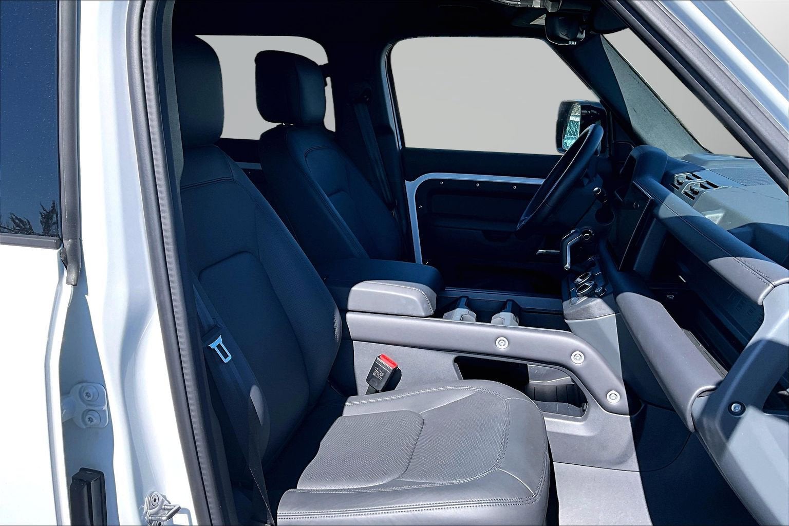 2025 Land Rover Defender X-Dynamic SE