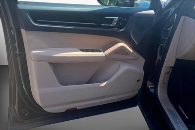 2023 Porsche Cayenne Platinum Edition