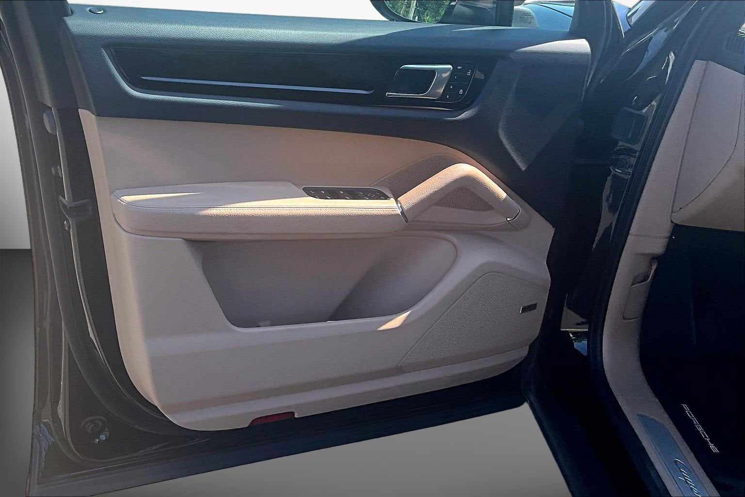 2023 Porsche Cayenne Platinum Edition