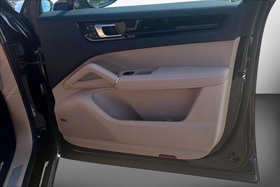 2023 Porsche Cayenne Platinum Edition