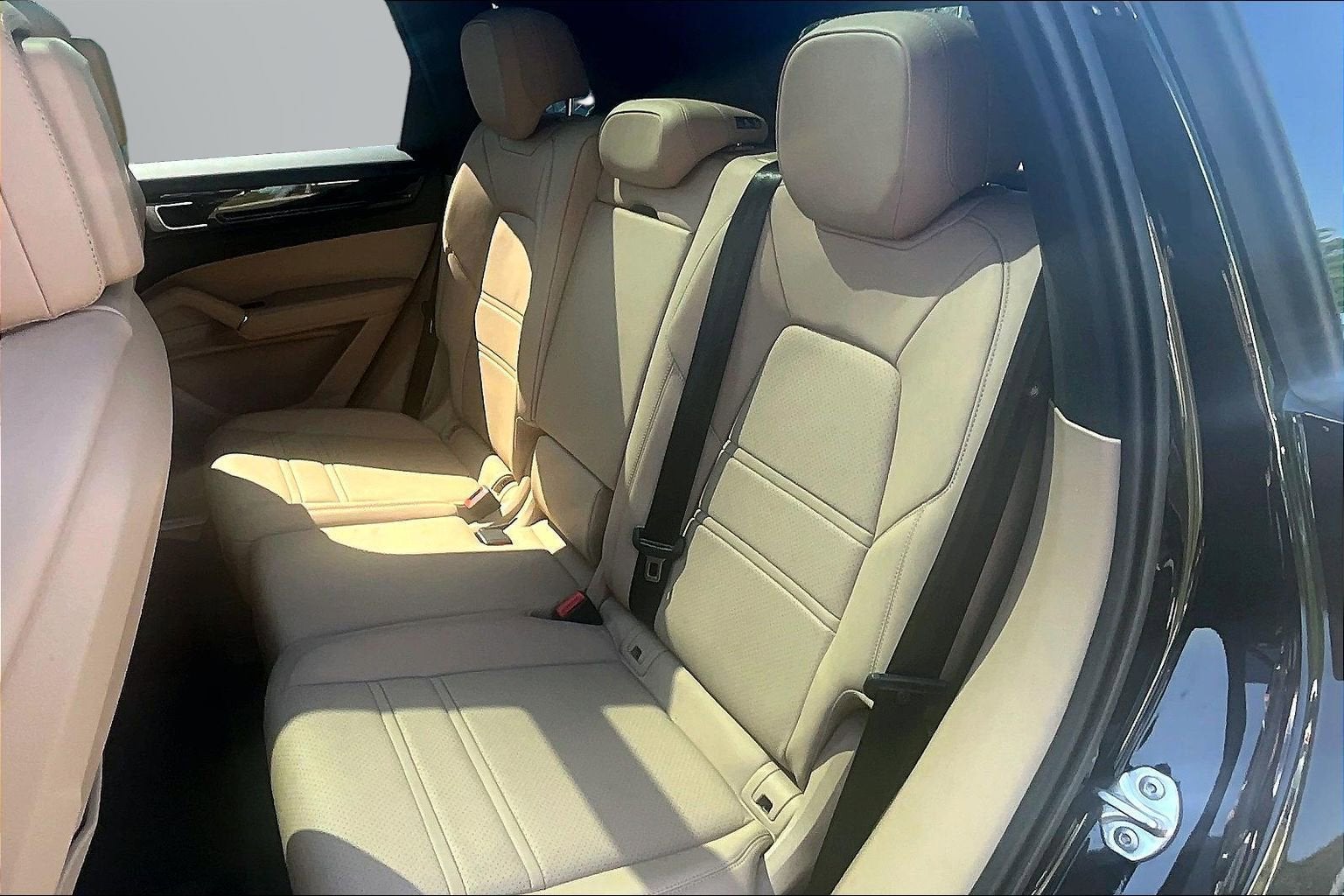2023 Porsche Cayenne Platinum Edition