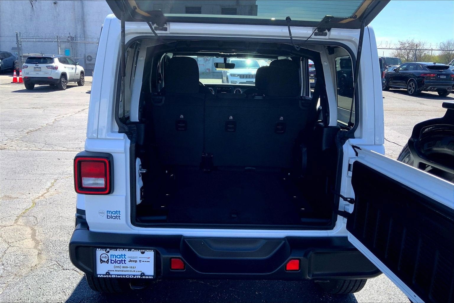 2023 Jeep Wrangler 4-Door Sahara 4x4