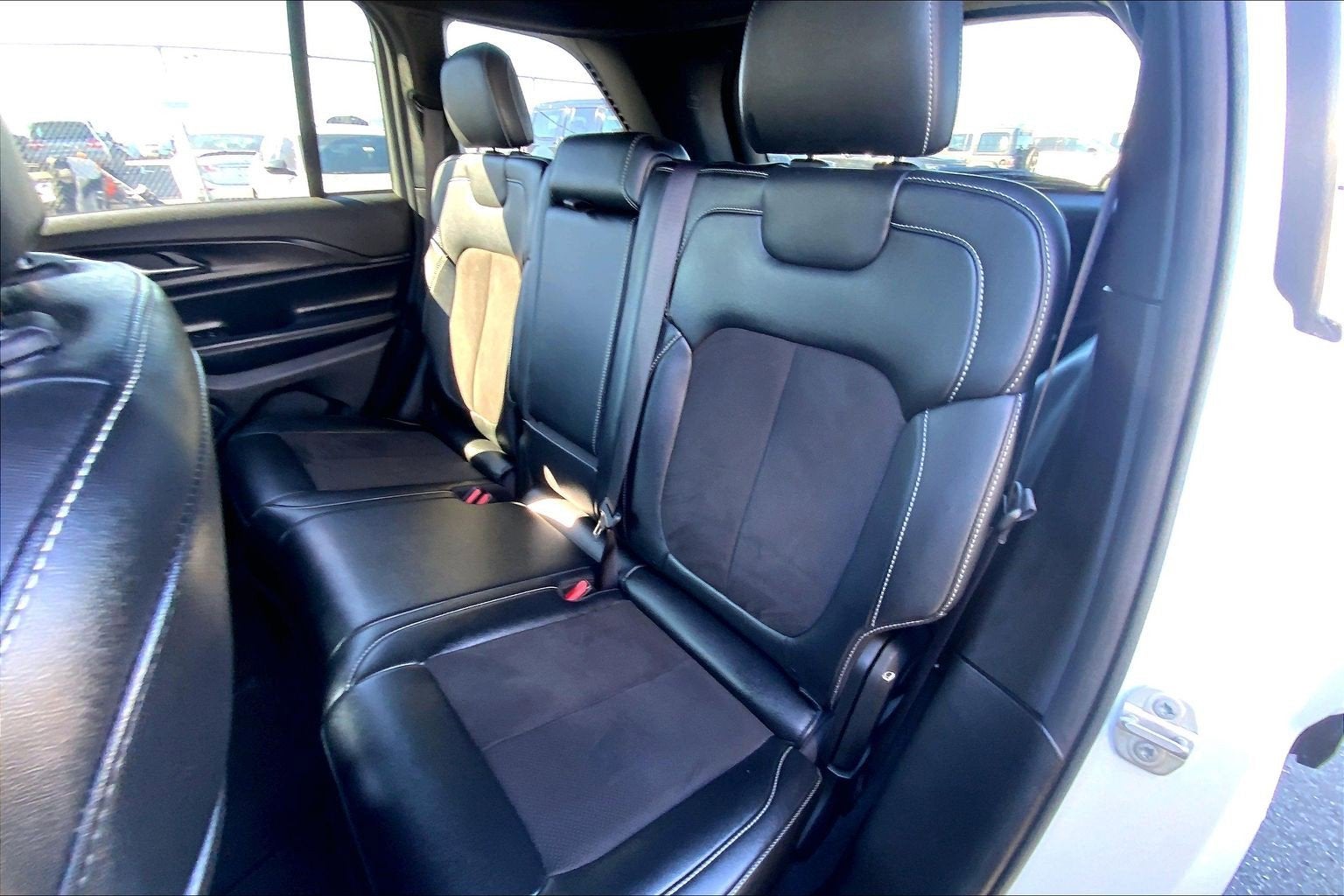 2023 Jeep Grand Cherokee Altitude 4x2