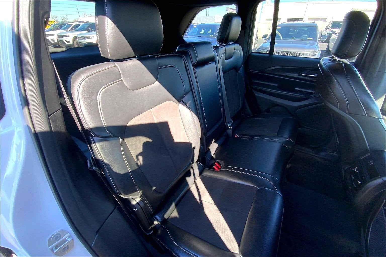 2023 Jeep Grand Cherokee Altitude 4x2