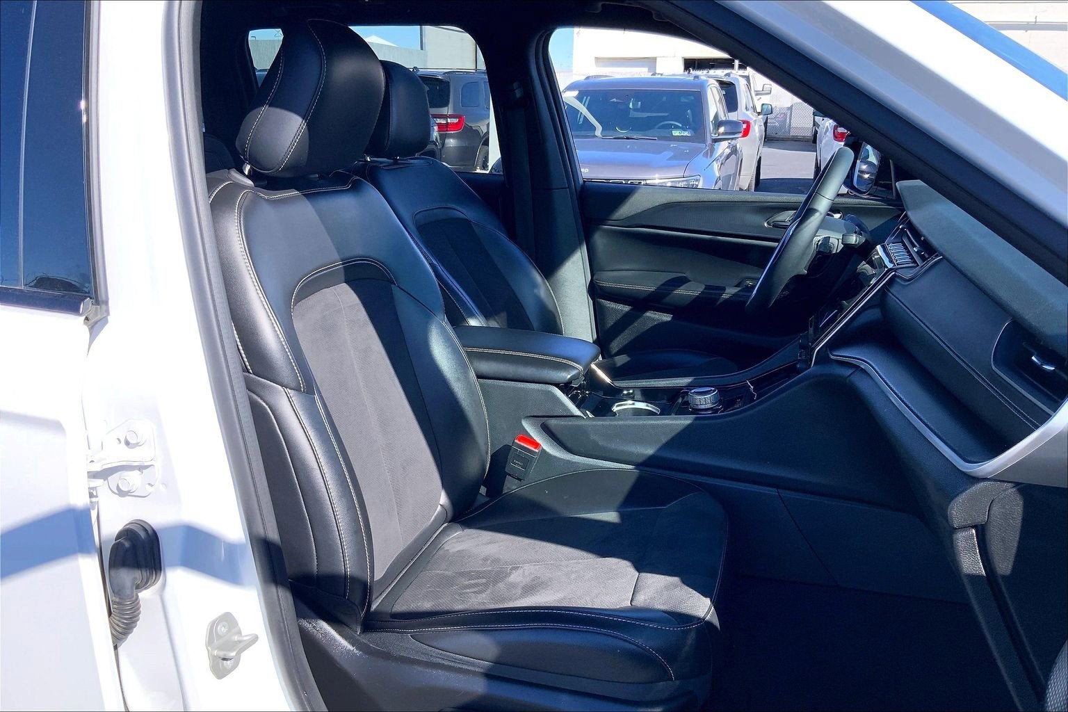 2023 Jeep Grand Cherokee Altitude 4x2