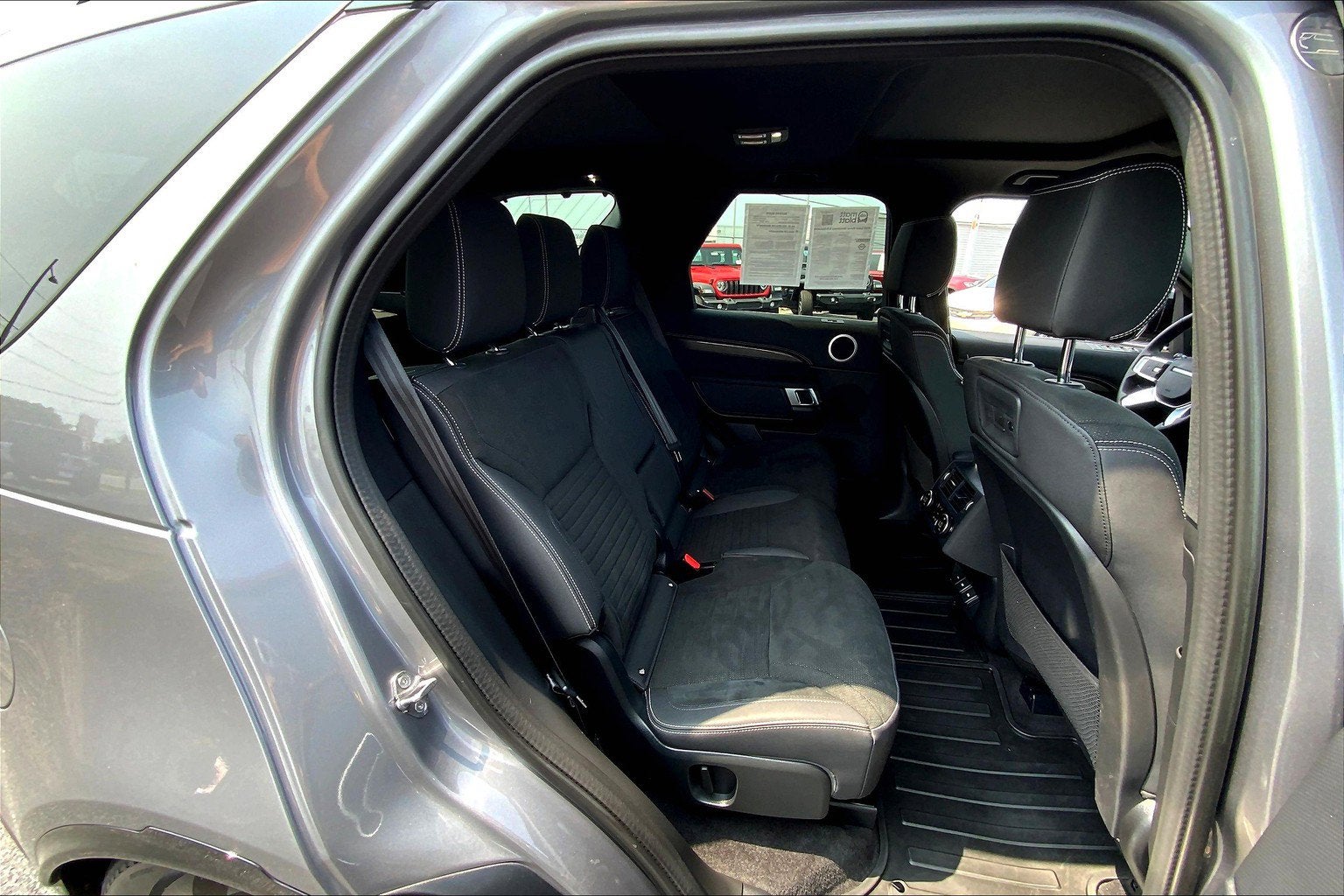 2023 Land Rover Discovery P300 S R-Dynamic