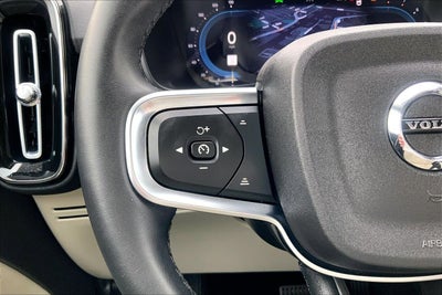 2023 Volvo XC40 B5 Plus Dark Theme