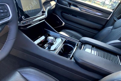 2023 Jeep Wagoneer Base