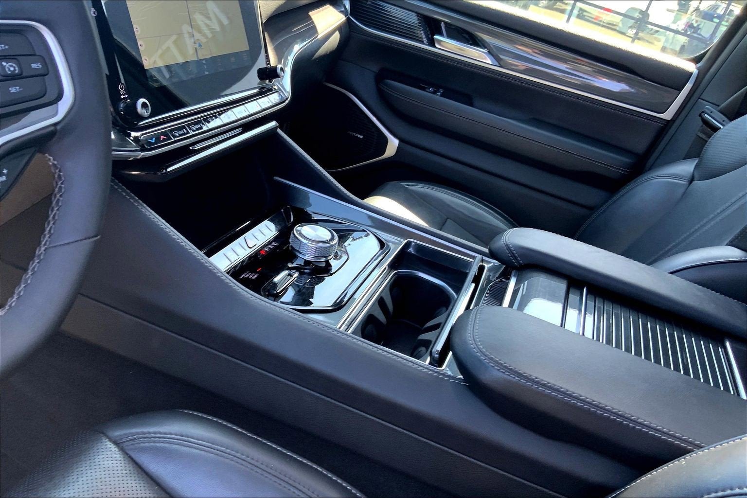 2023 Jeep Wagoneer Base