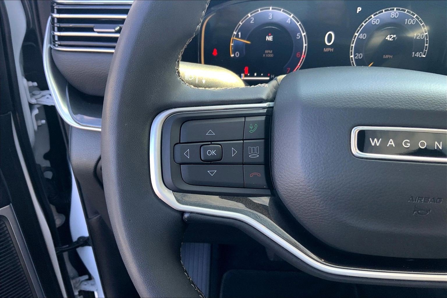 2023 Jeep Wagoneer Base