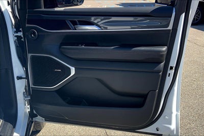 2023 Jeep Wagoneer Base