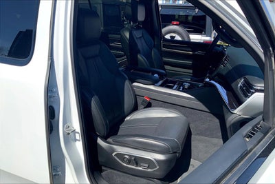 2023 Jeep Wagoneer Base