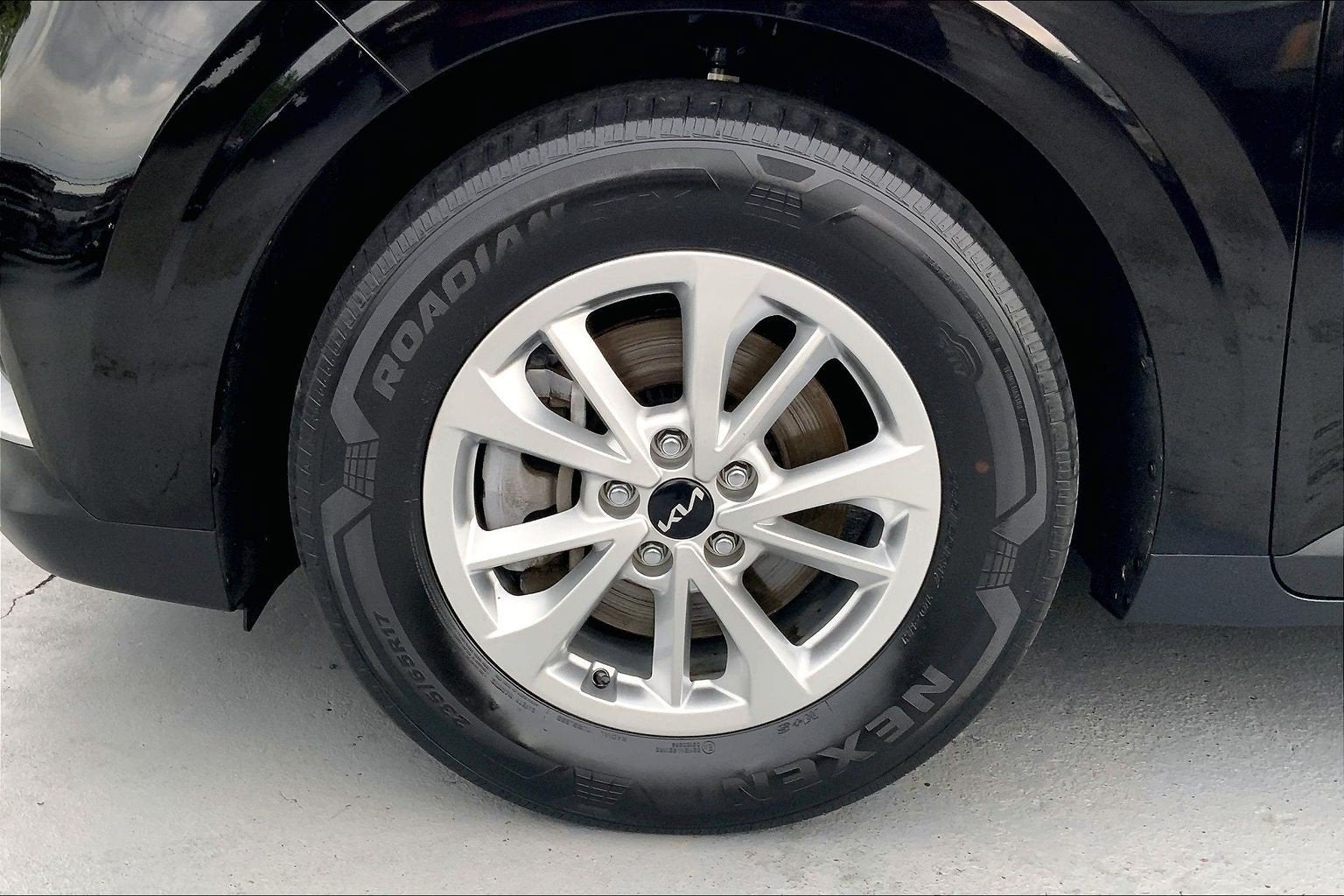 2023 Kia Carnival LX
