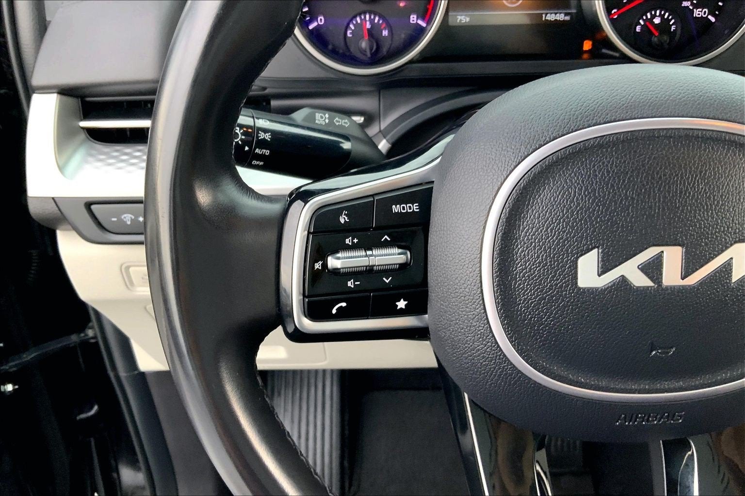 2023 Kia Carnival LX