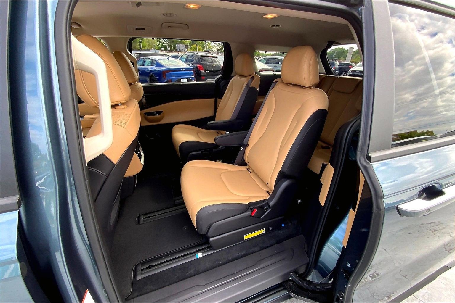 2024 Kia Carnival EX