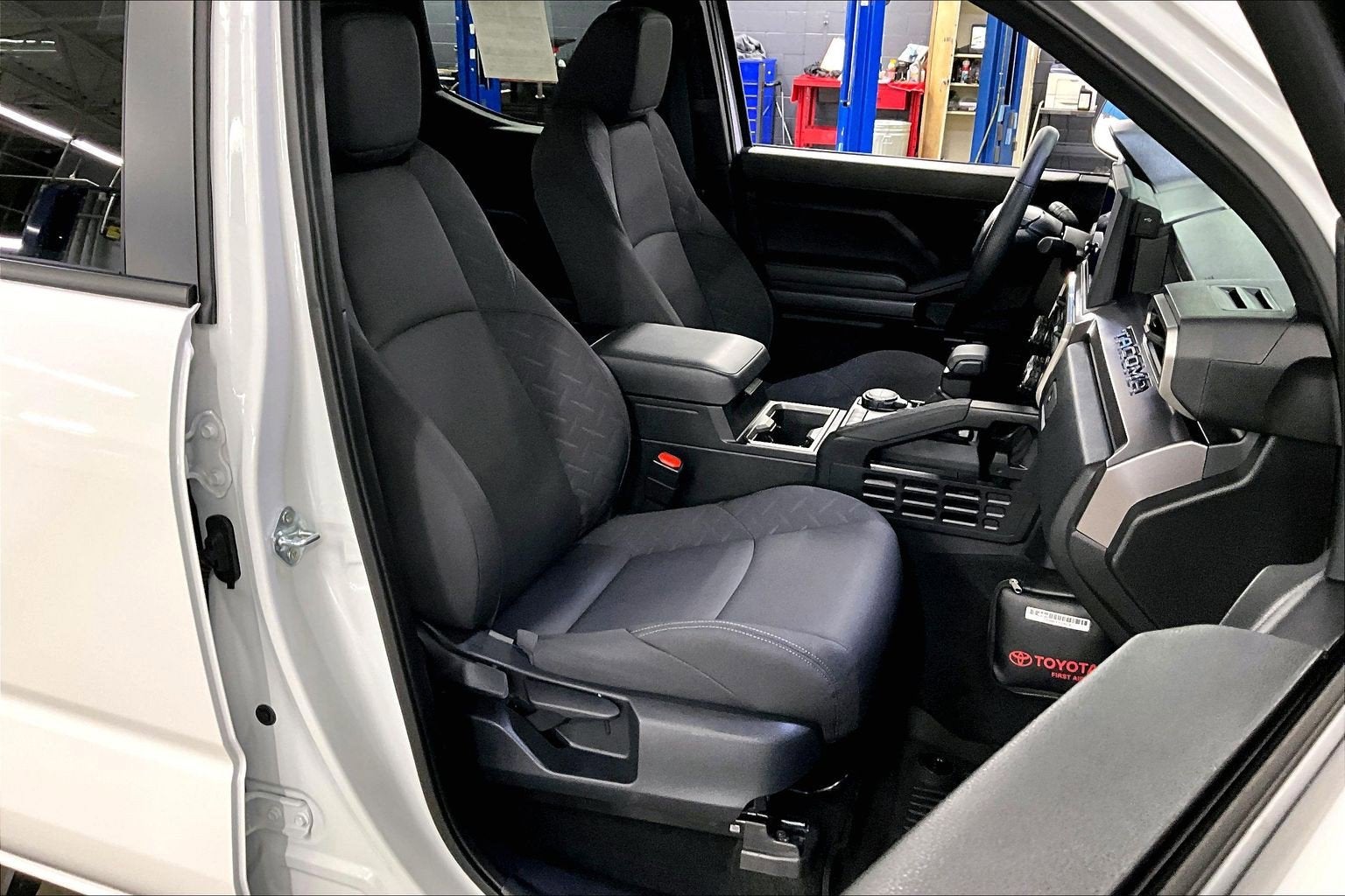 2024 Toyota Tacoma 4WD SR5