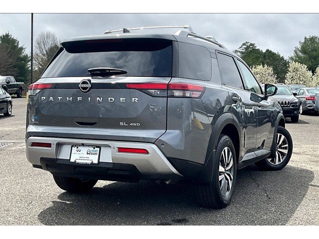 2024 Nissan Pathfinder SL