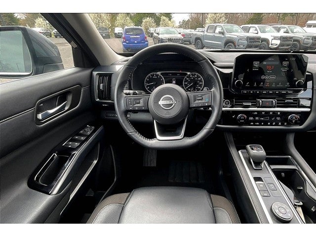 2024 Nissan Pathfinder SL