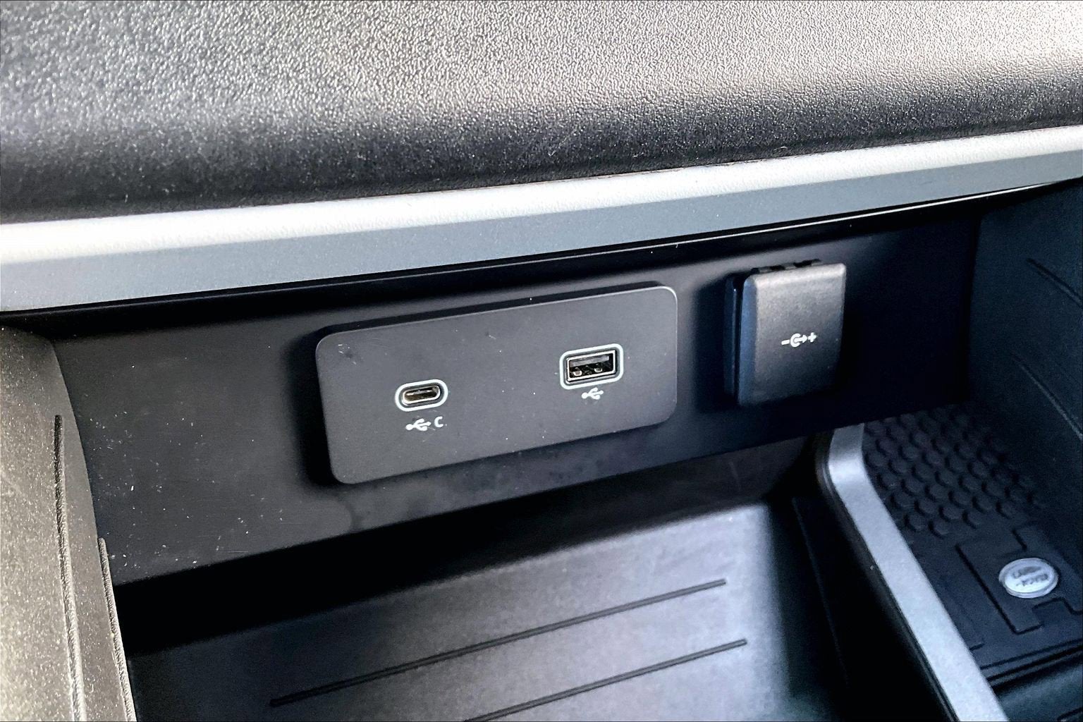 2023 Land Rover Defender X-Dynamic SE