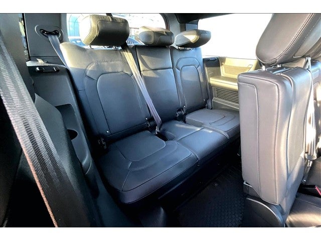 2023 Land Rover Defender X-Dynamic SE