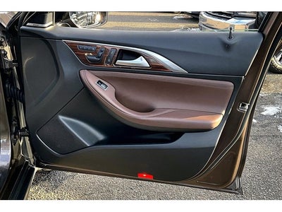 2017 INFINITI QX30 Premium AWD