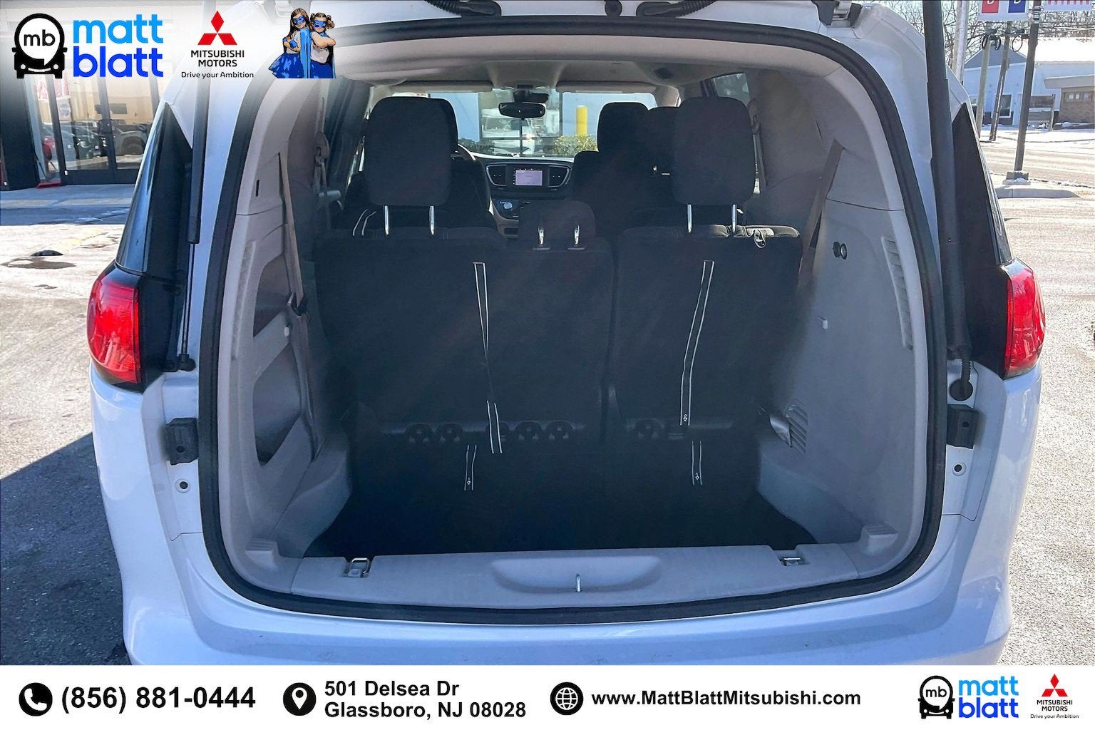 2023 Chrysler Voyager LX