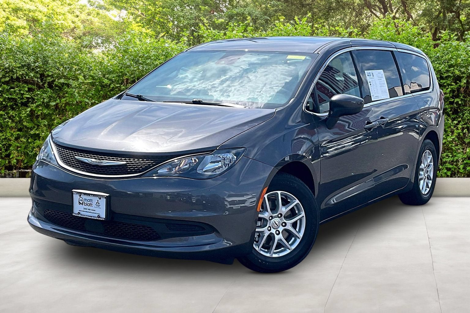 2023 Chrysler Voyager LX