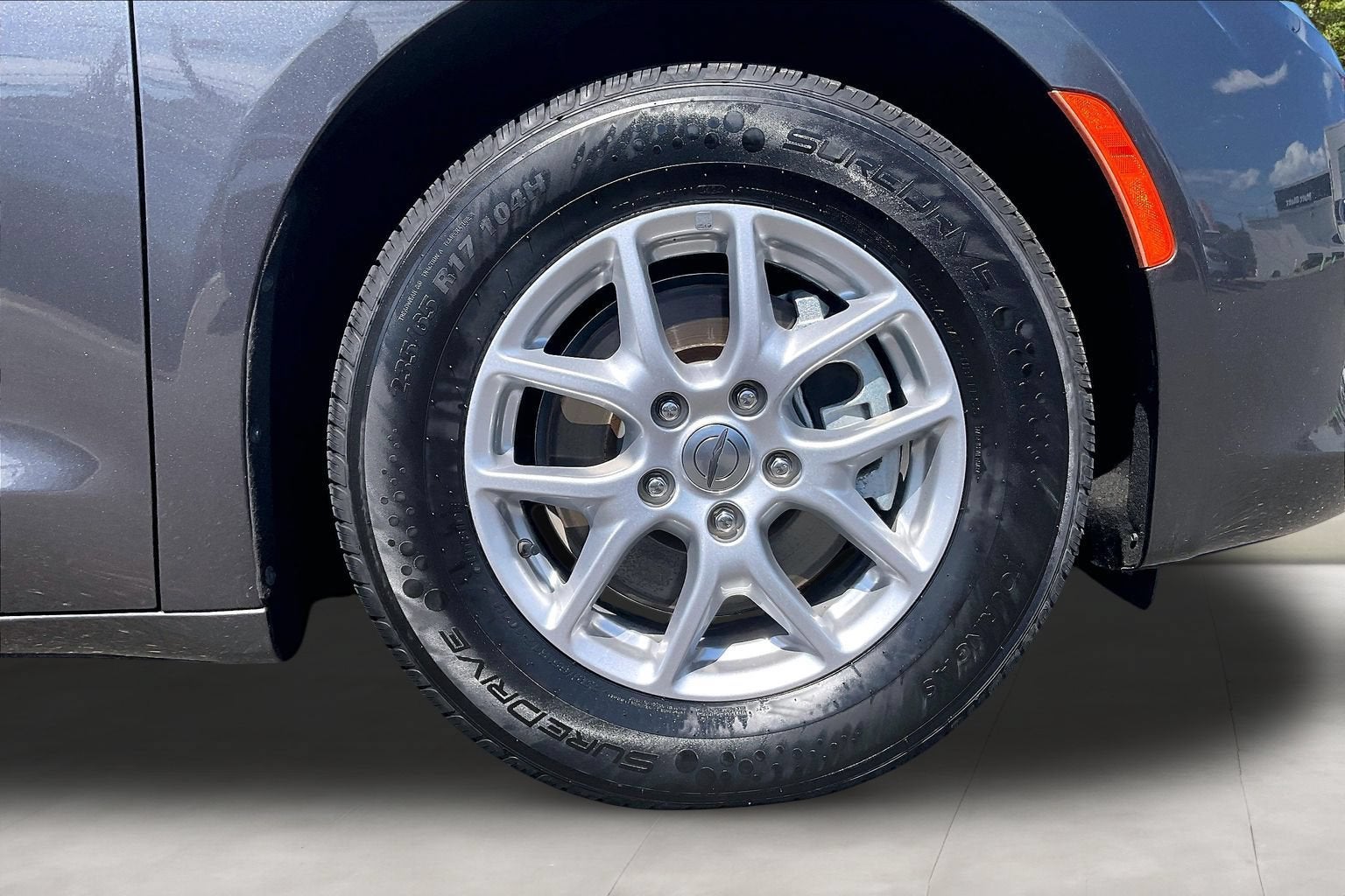 2023 Chrysler Voyager LX