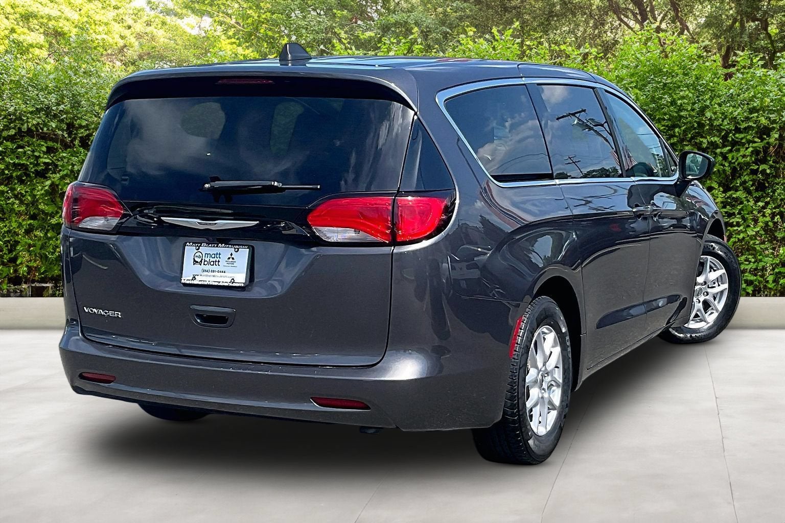 2023 Chrysler Voyager LX