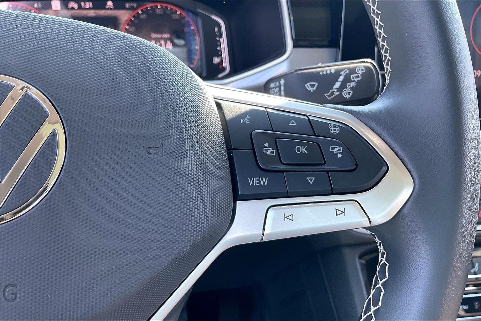 2025 Volkswagen Taos SEL