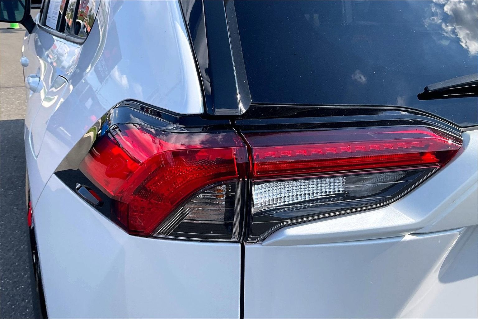 2023 Toyota RAV4 Hybrid SE