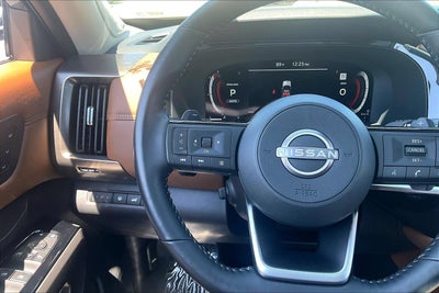 2025 Nissan Pathfinder Platinum