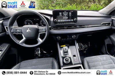 2023 Mitsubishi Outlander SE