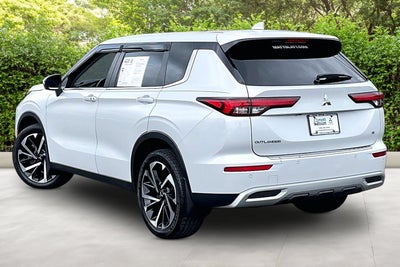 2023 Mitsubishi Outlander SE