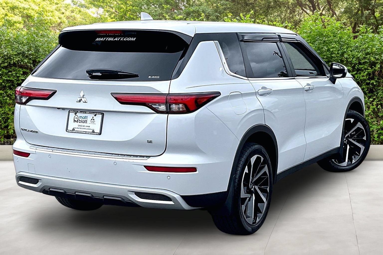 2023 Mitsubishi Outlander SE