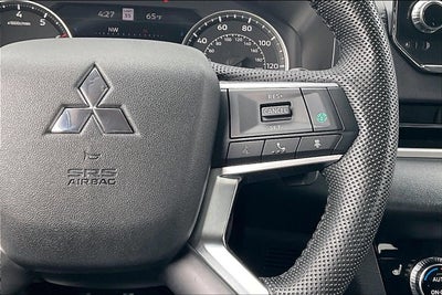 2023 Mitsubishi Outlander SE
