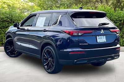 2023 Mitsubishi Outlander SE