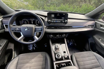 2023 Mitsubishi Outlander SE