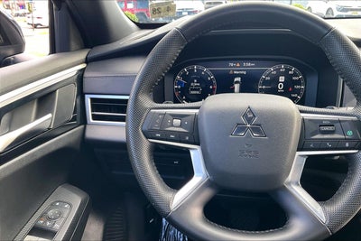2023 Mitsubishi Outlander SE