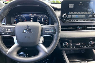 2023 Mitsubishi Outlander SE