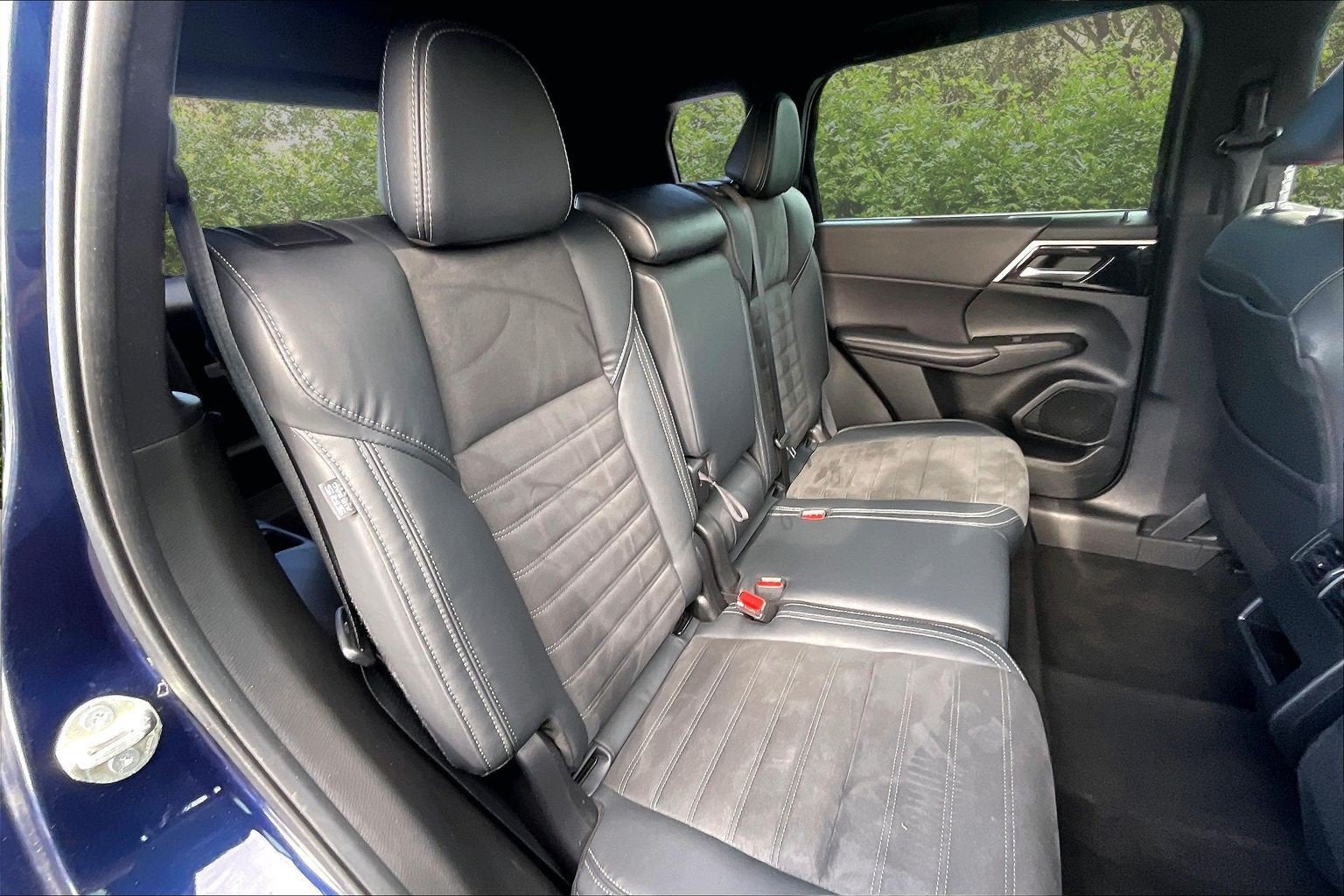 2023 Mitsubishi Outlander SE