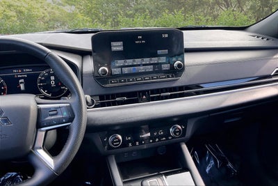 2023 Mitsubishi Outlander SE