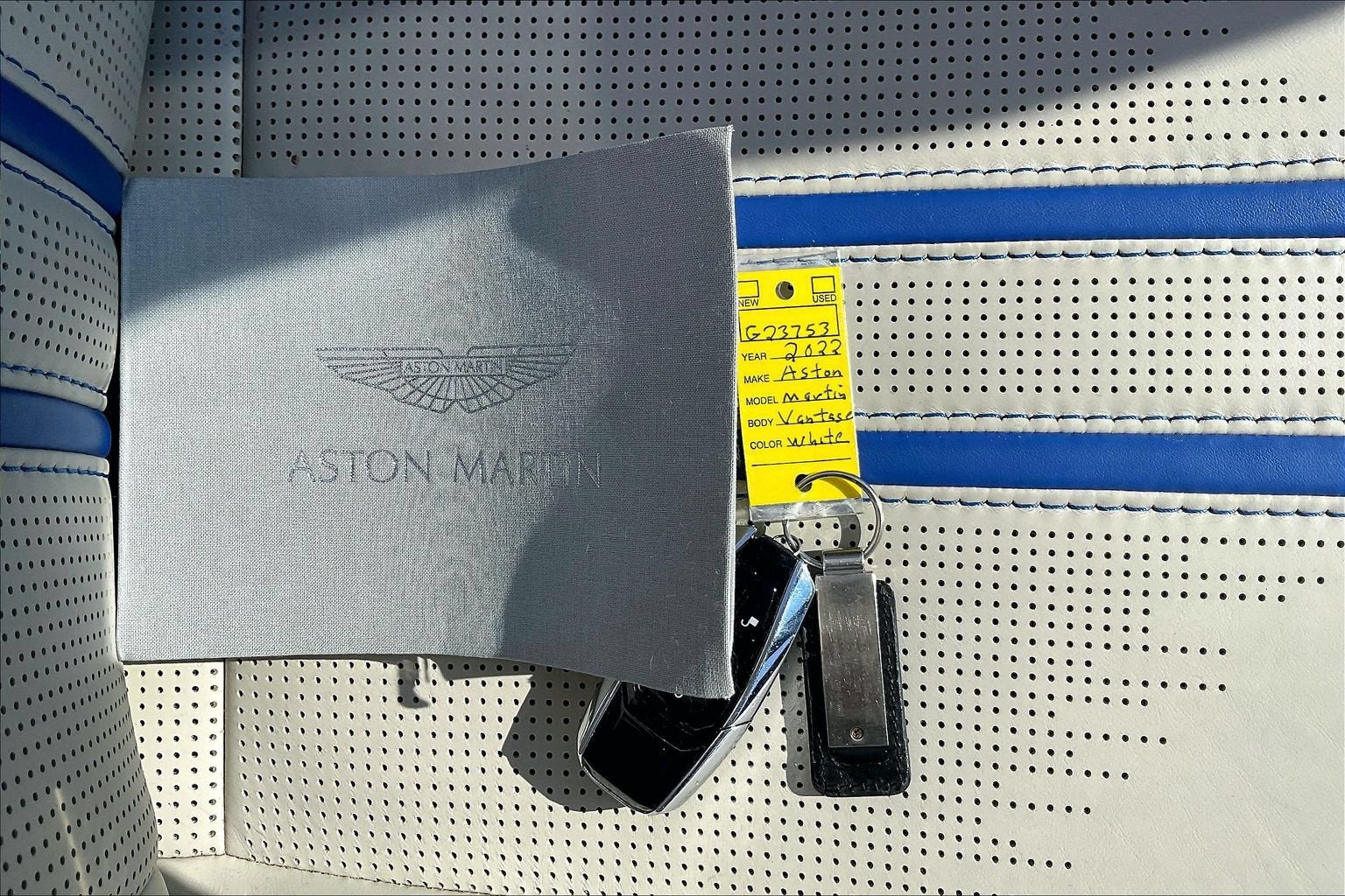 2022 Aston Martin Vantage Base